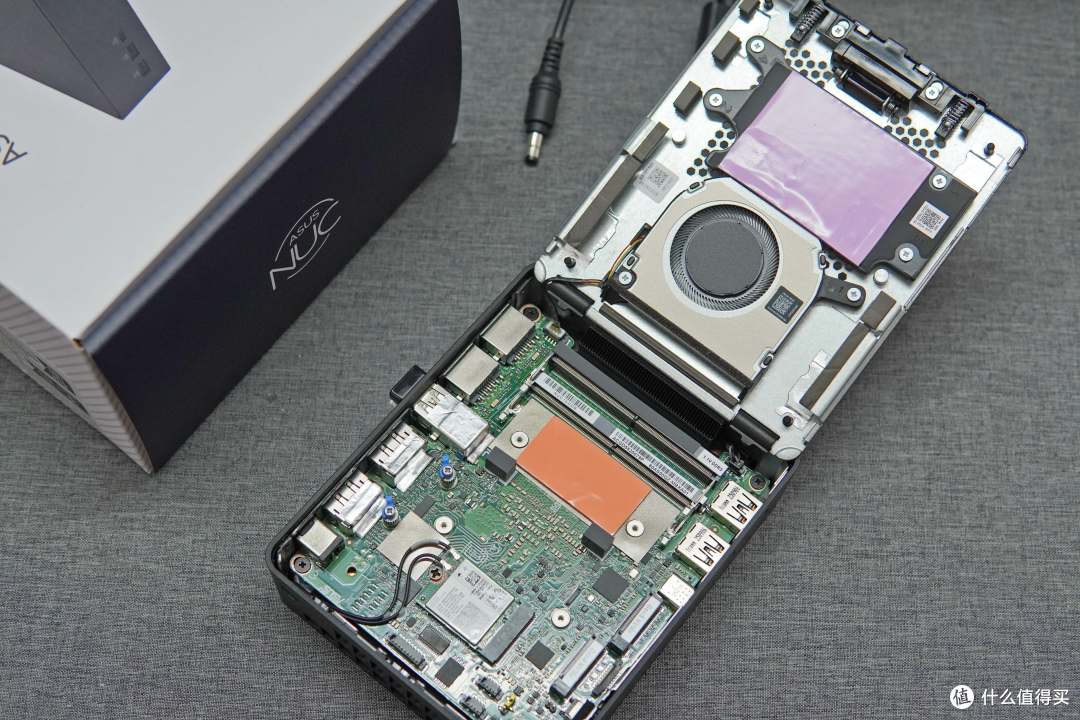 华硕NUC 16 Pro：搭载英特尔第三代酷睿Ultra，全场景无缝适配