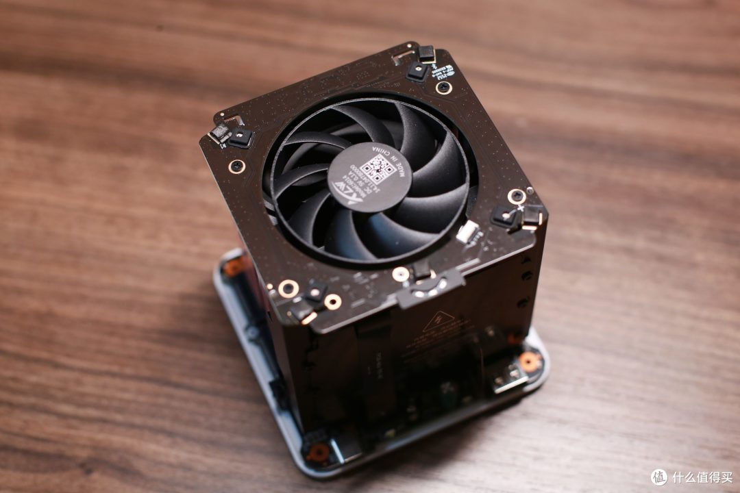 重塑桌面秩序的全能中枢——零刻Mate Pro