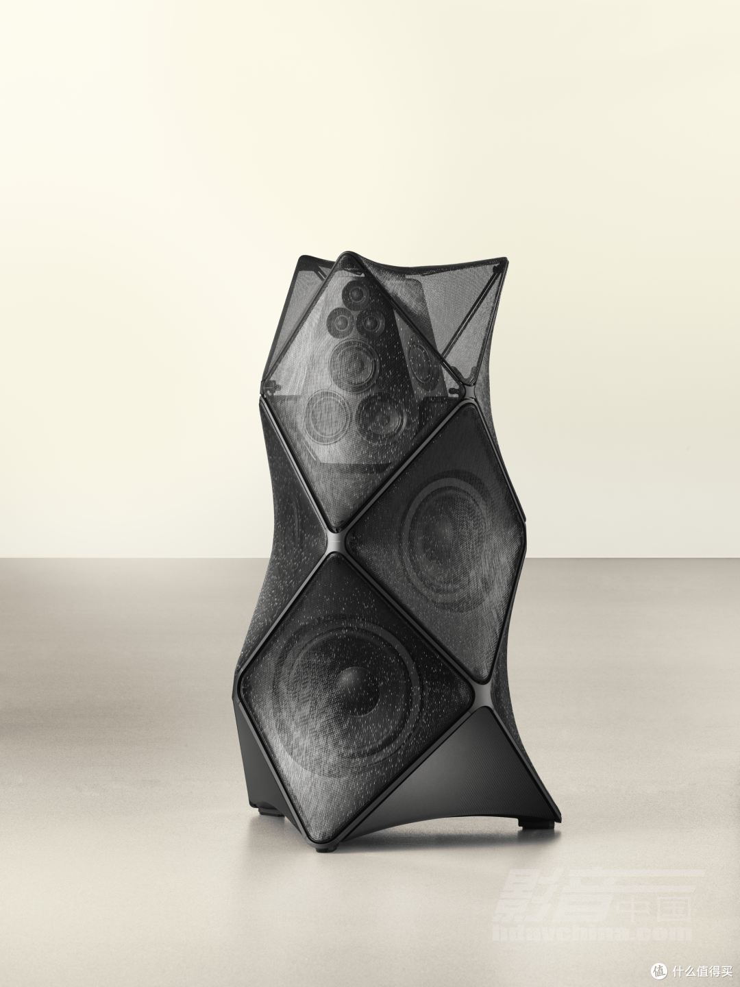 B&O Beolab 90 ：暗夜力量与虹彩幻梦，百年庆典的双面杰作