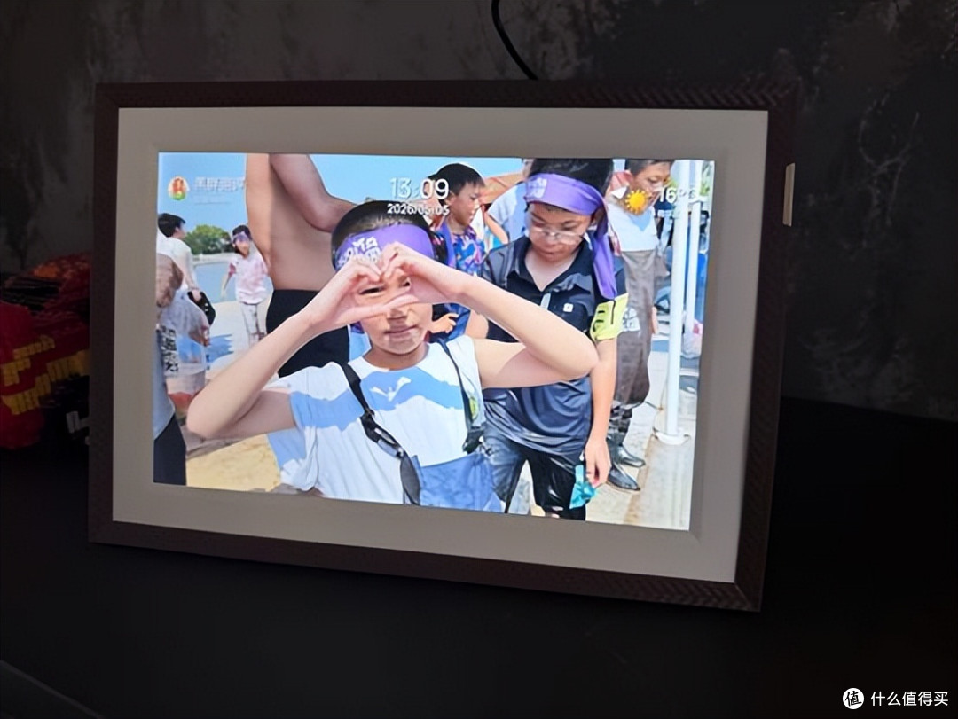 阿卓帕 D10 电子相册:把时光酿成触手可及的温暖