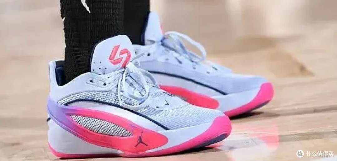 【WNBA每日上脚】布克2最美配色是淡粉?韩旭同款奥莱300随便买!
