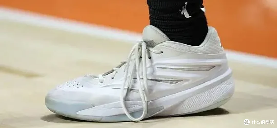【WNBA每日上脚】布克2最美配色是淡粉?韩旭同款奥莱300随便买!