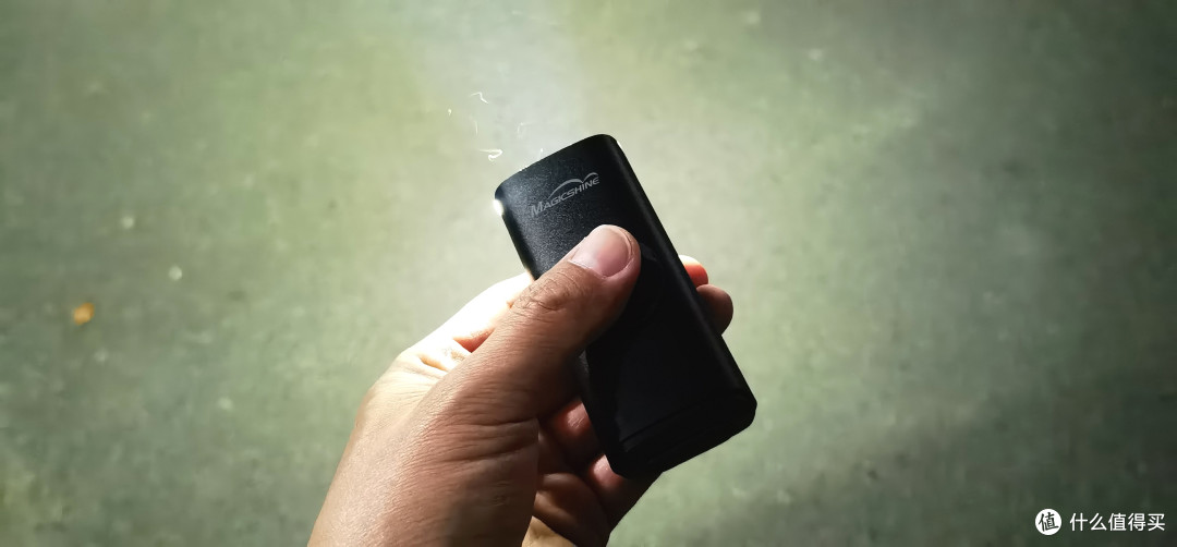 国货精品伴我骑行安全!迈极炫夜骑截止线自行车灯深度体验