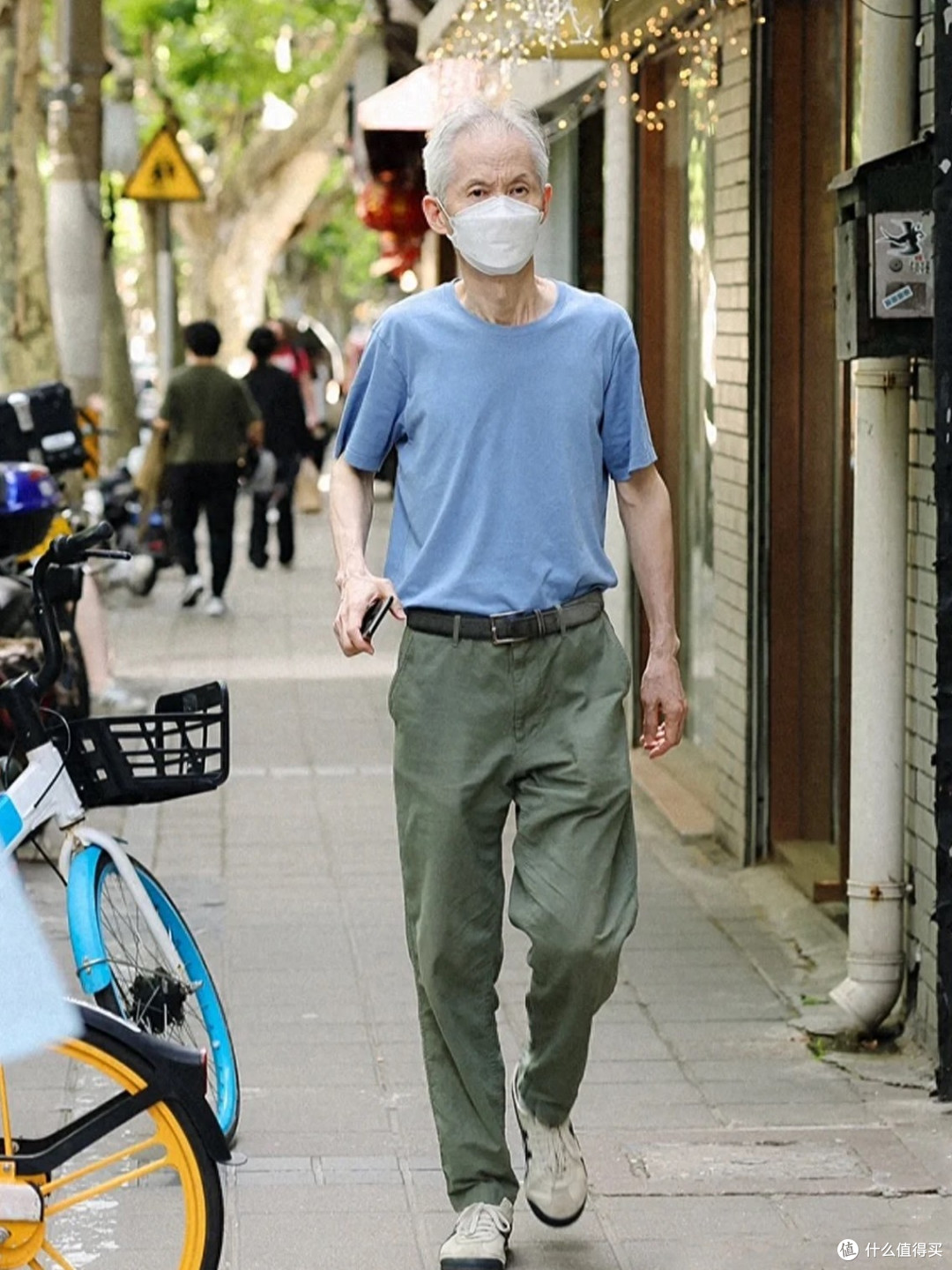 等你老了，尽量别穿短裤、染黑白发，看爷爷们这样打扮，有多高级