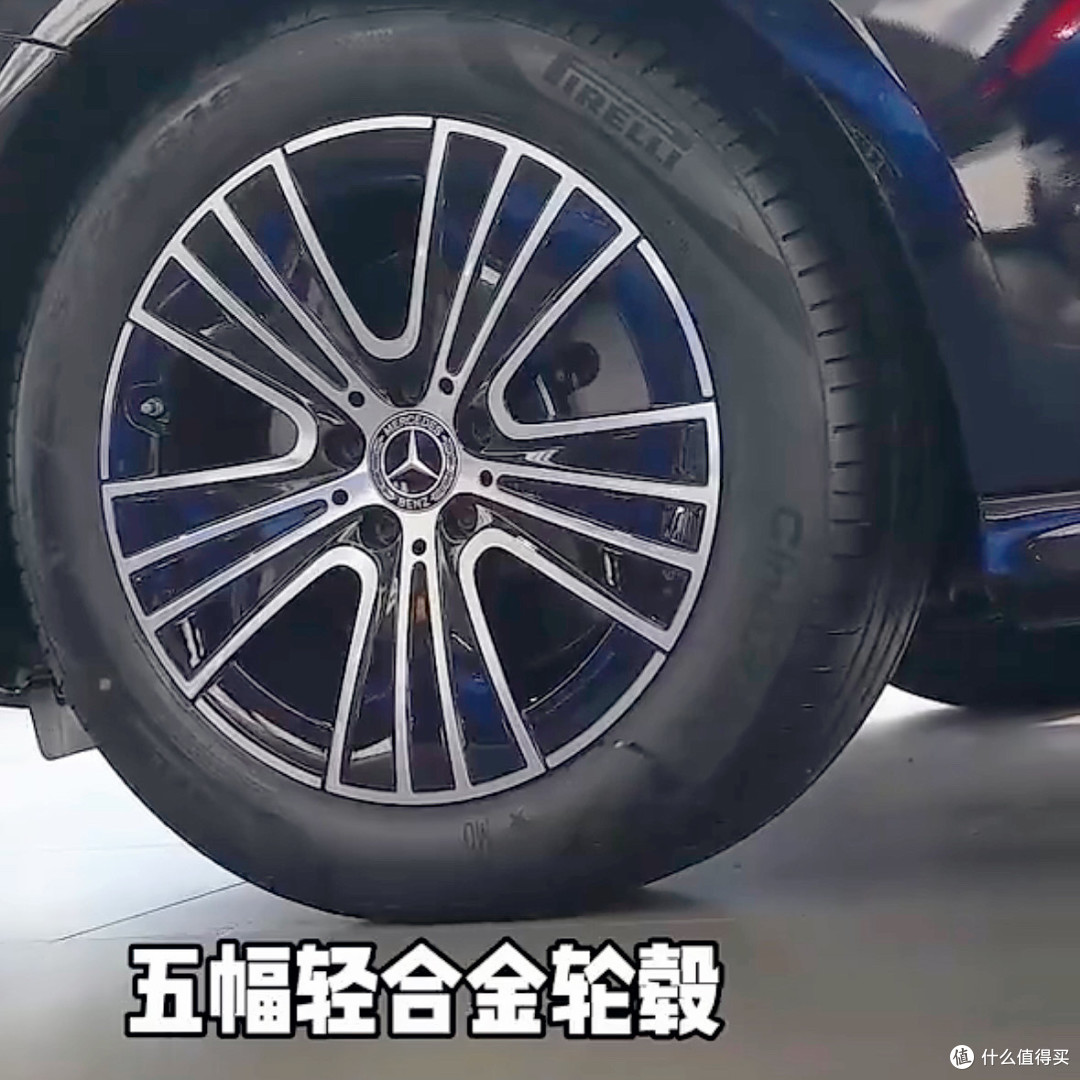 奔驰新E级260L vs 300L:5万差价到底值不值?