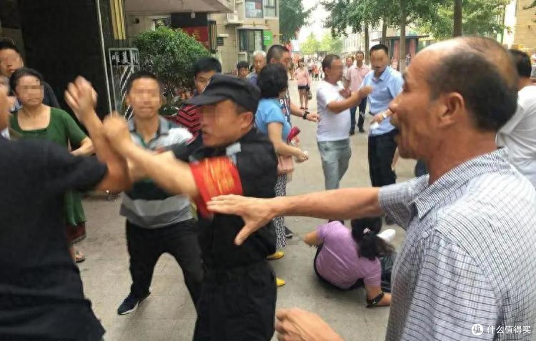 多地小区物业费“腰斩”到5折,网友灵魂拷问:为何不直接取消?