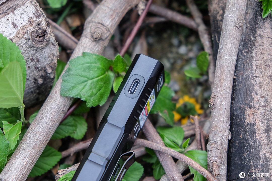 1600流明+红绿辅光+电子骰子，Fenix E08R UE把我看愣了