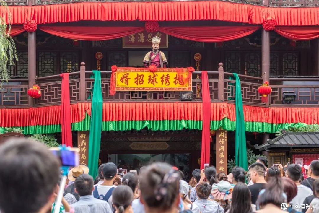 葛仙村NPC“小黄鱼”公开道歉后,游客反而更爱他?