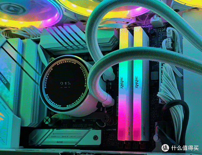 极致高频更能打，颜值性能双在线：挚科琉光C36 DDR5 8000MHz内存