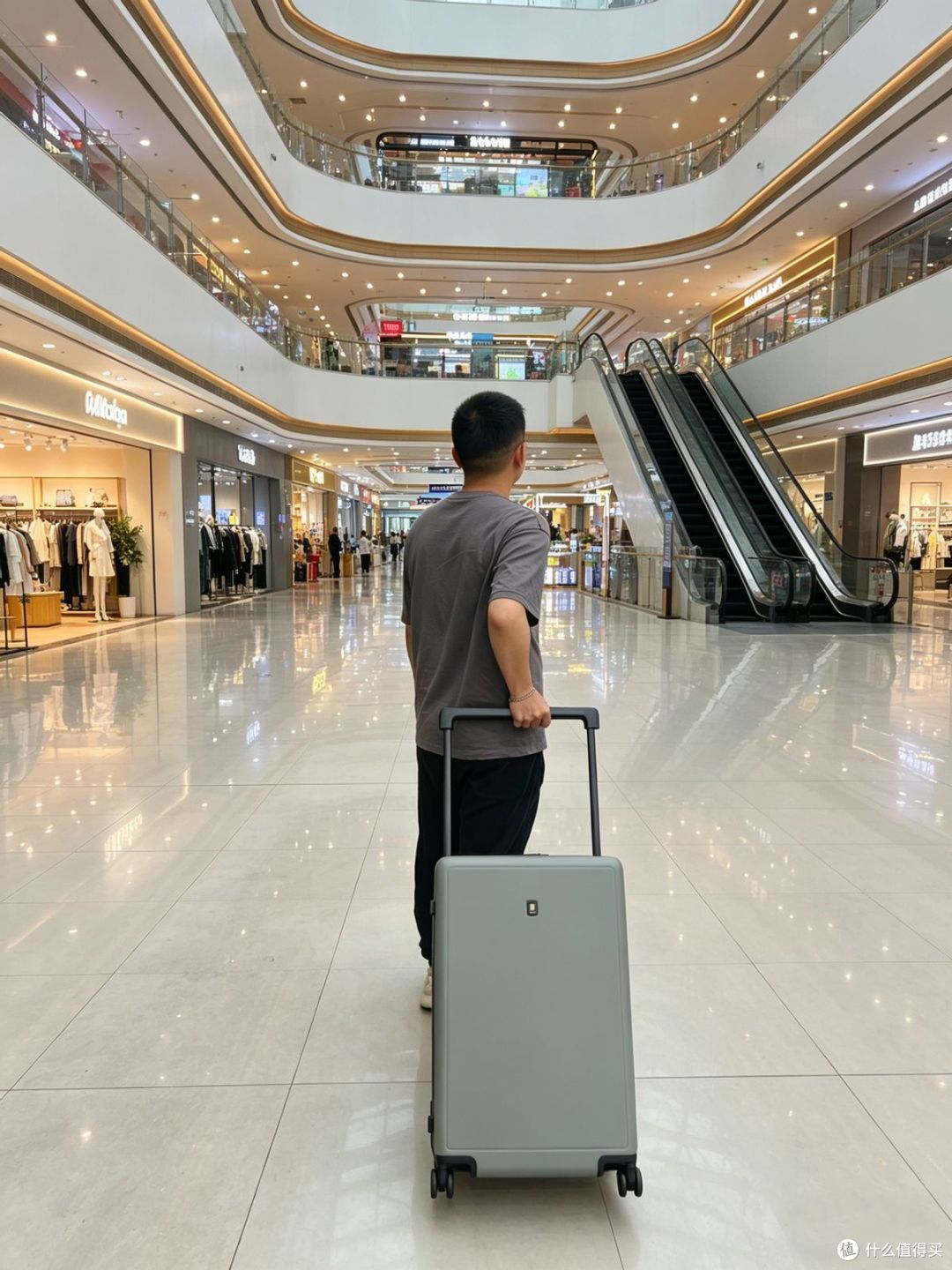 告别平庸行李箱,地平线8号大旅行家实测:能装、静音、抗造