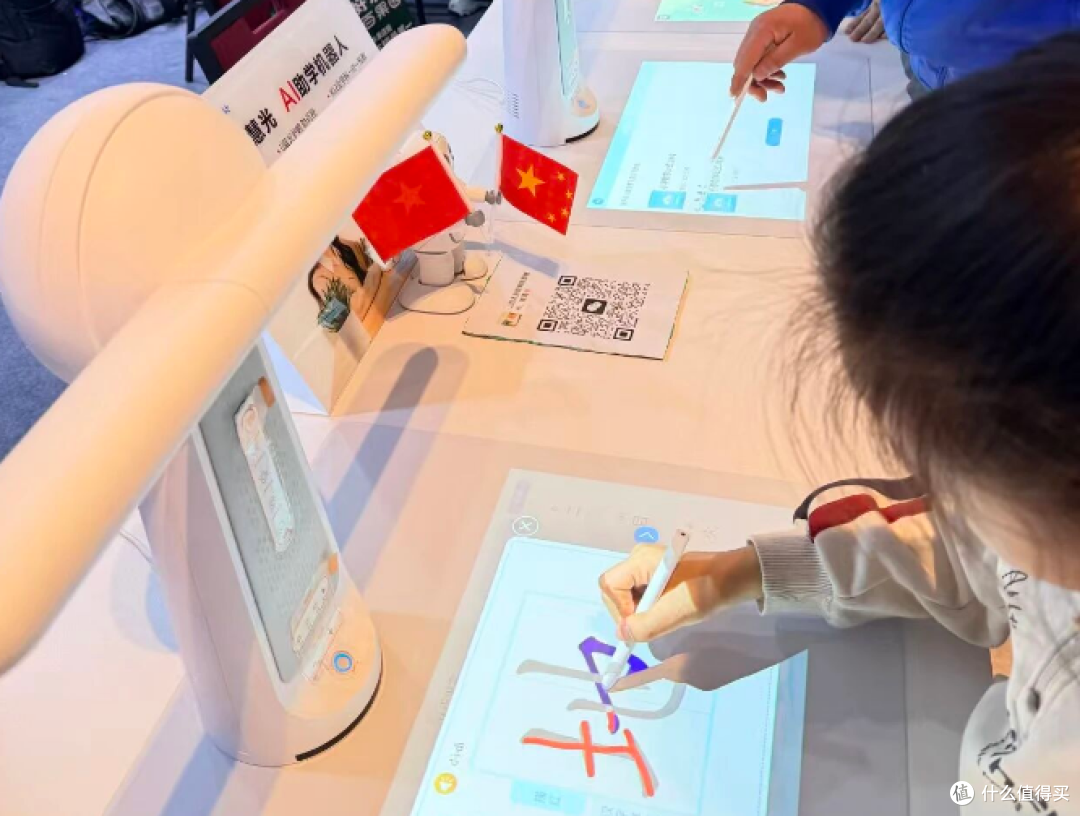 小孩护眼台灯如何选择？宾果智慧光兼顾护眼与高效助学