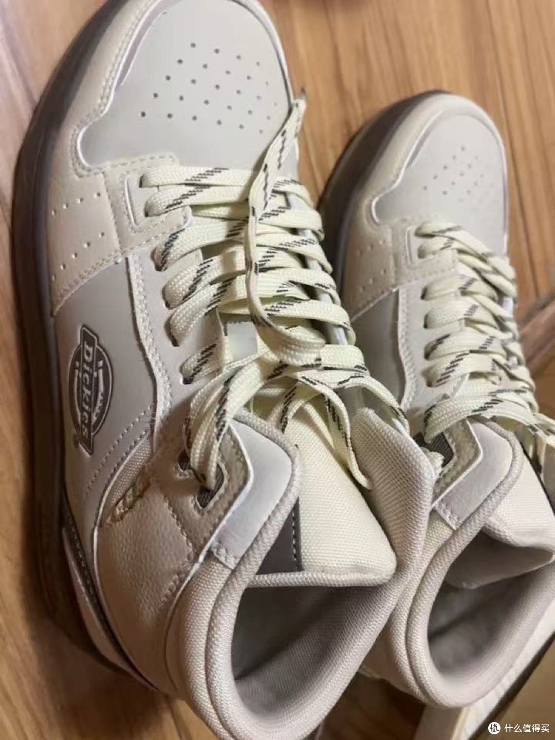 Dickies 冬季复古小白鞋|复古潮魂 + 冬日实穿,一双封神