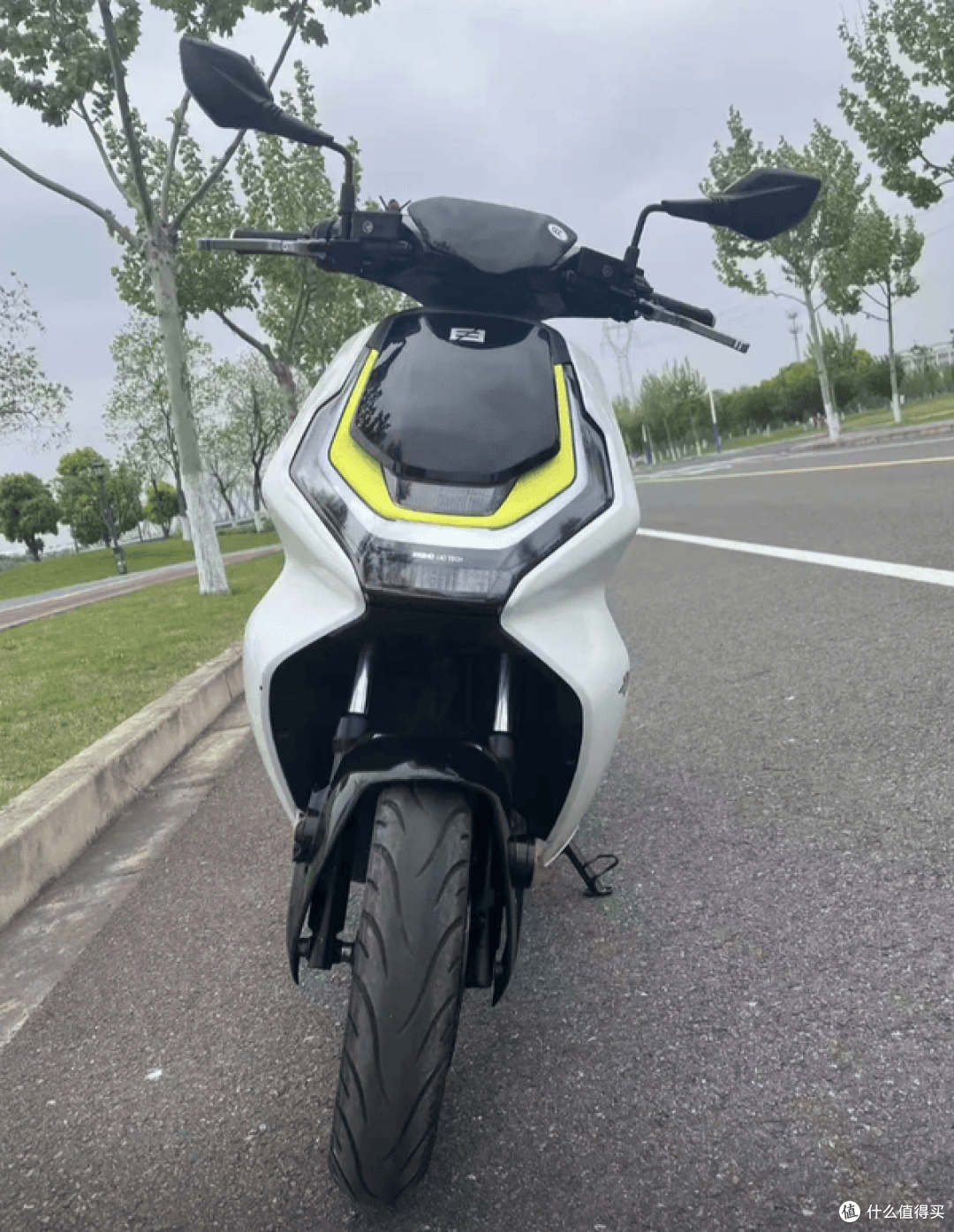短轴入门电摩怎么选?极核AE3对比九号N1,谁更适合新手?