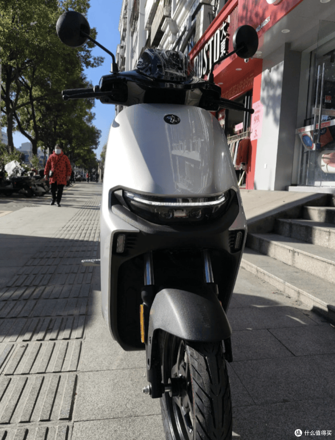 短轴入门电摩怎么选?极核AE3对比九号N1,谁更适合新手?