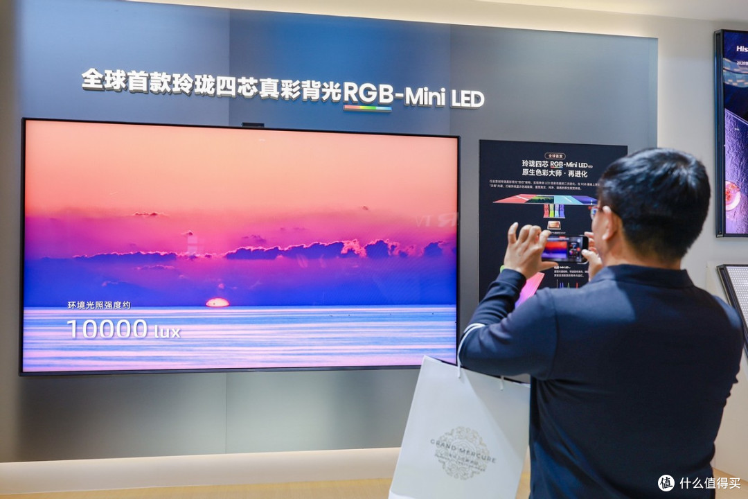 在客厅享受现场级原画,海信UX2026款就是世界杯观赛天花板