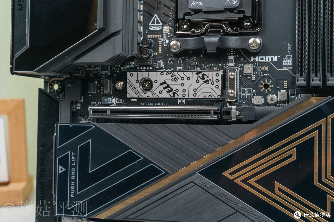 内外兼修,品质与颜值俱佳,微星MEG X870E ACE MAX战神主板 拆解