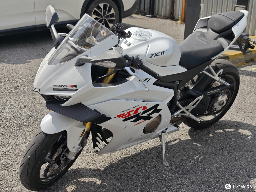 张雪500RR，零百3.4秒，极速235公里，这车骑起来是什么感受？