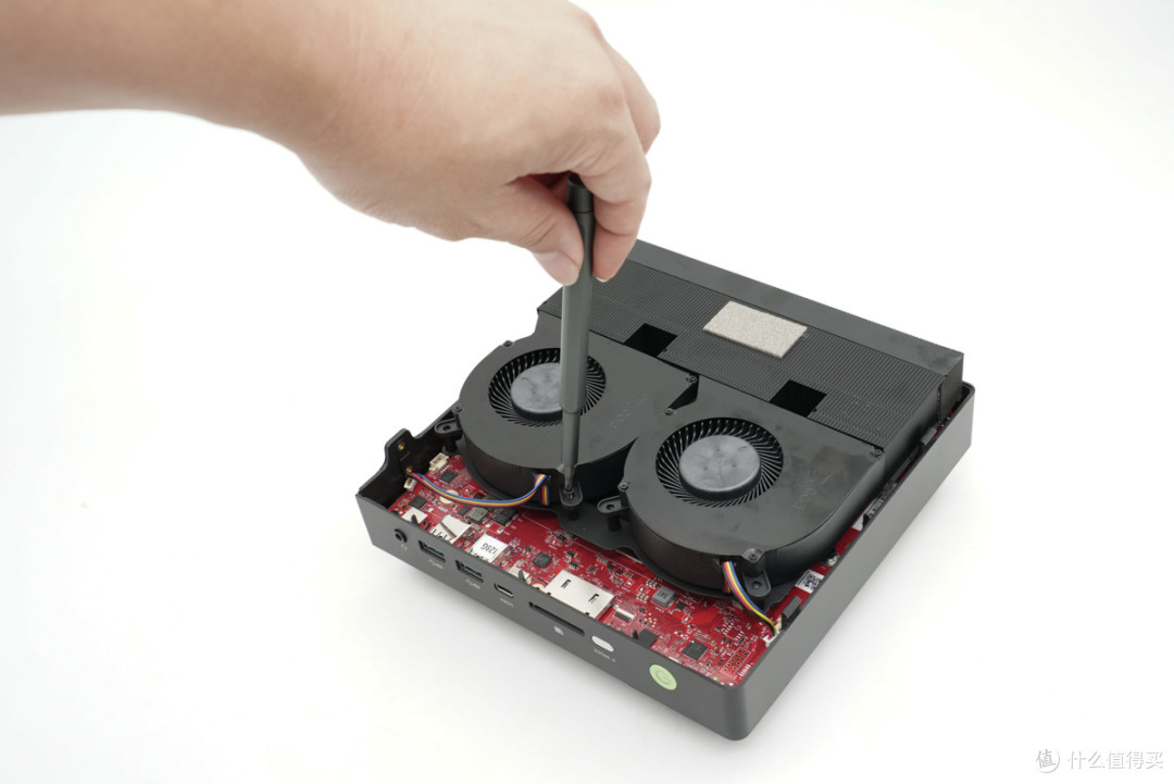 最强 AMD Zen5 迷你主机？极摩客AI迷你电脑主机拆解