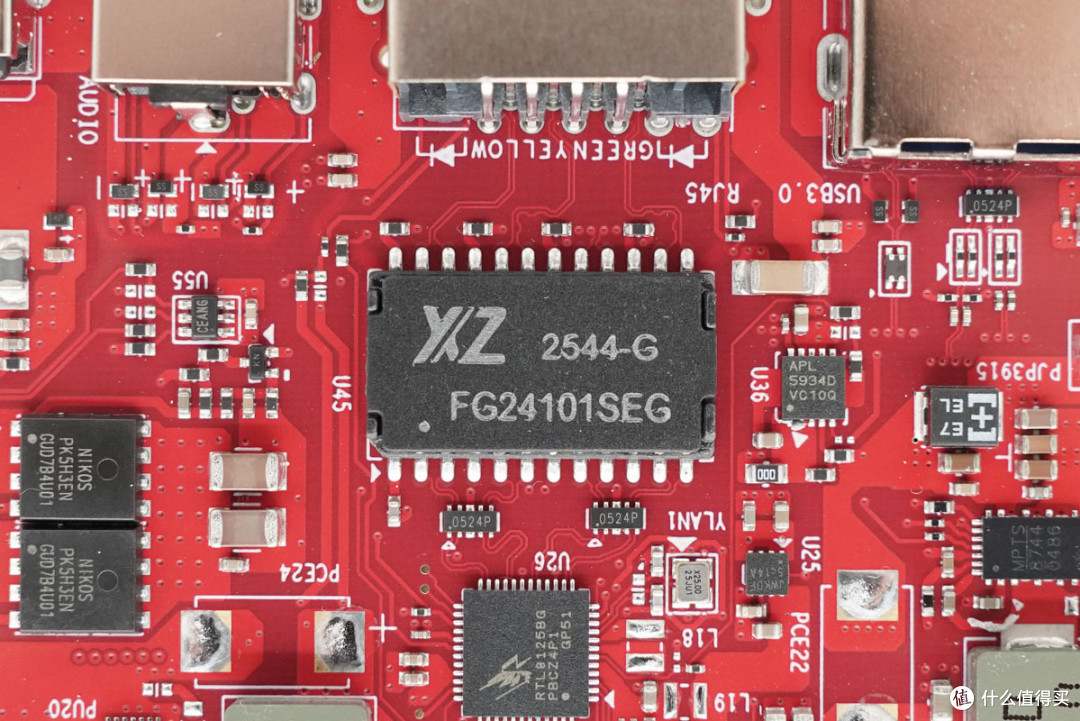最强 AMD Zen5 迷你主机？极摩客AI迷你电脑主机拆解
