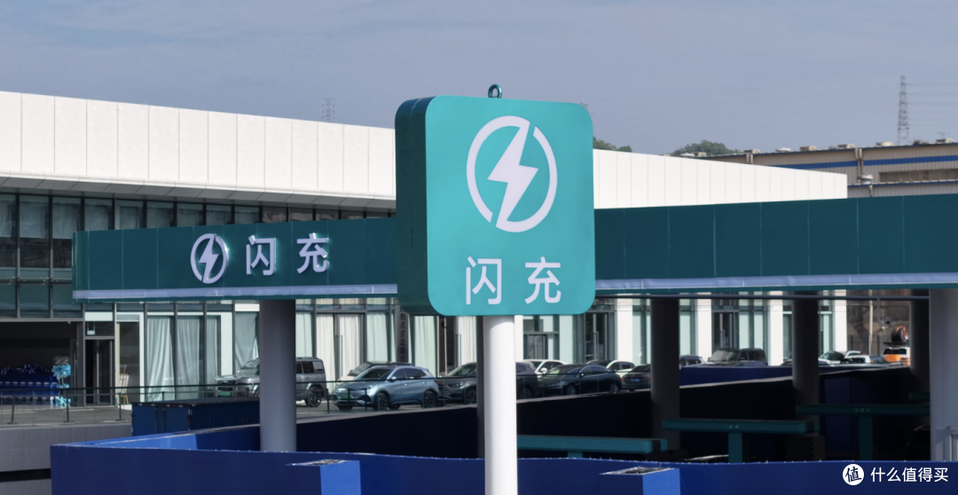 燃油车天塌了!比亚迪4月销量再夺冠,油车竟成了少数人的选择
