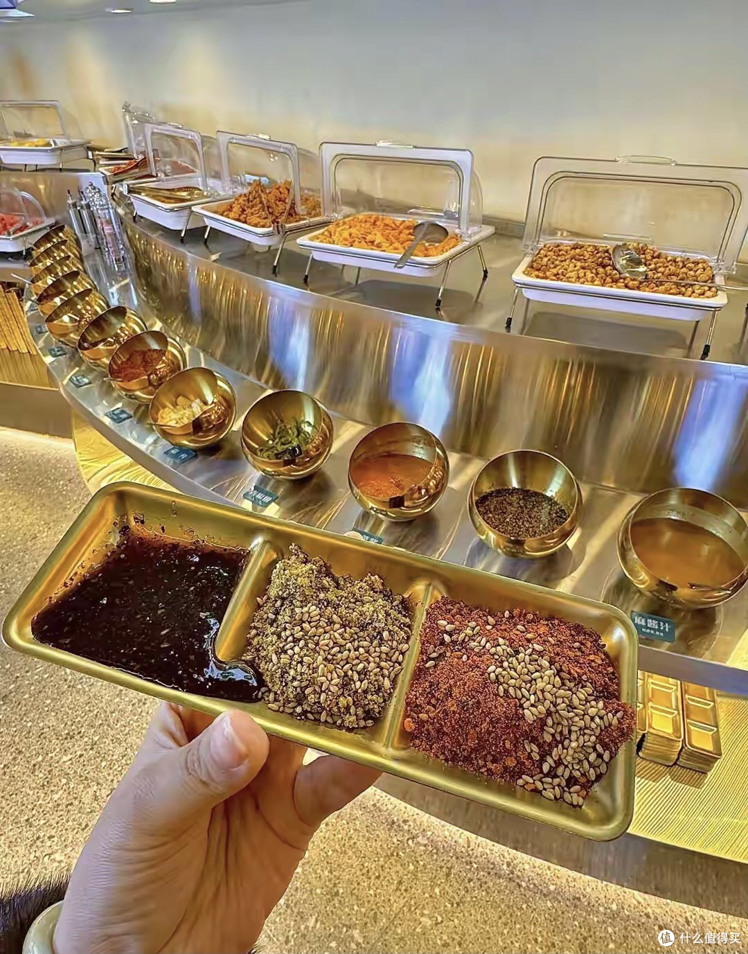 以前“扶墙进扶墙出”,现在“坐下就饱”!自助餐添加“饱腹剂”?