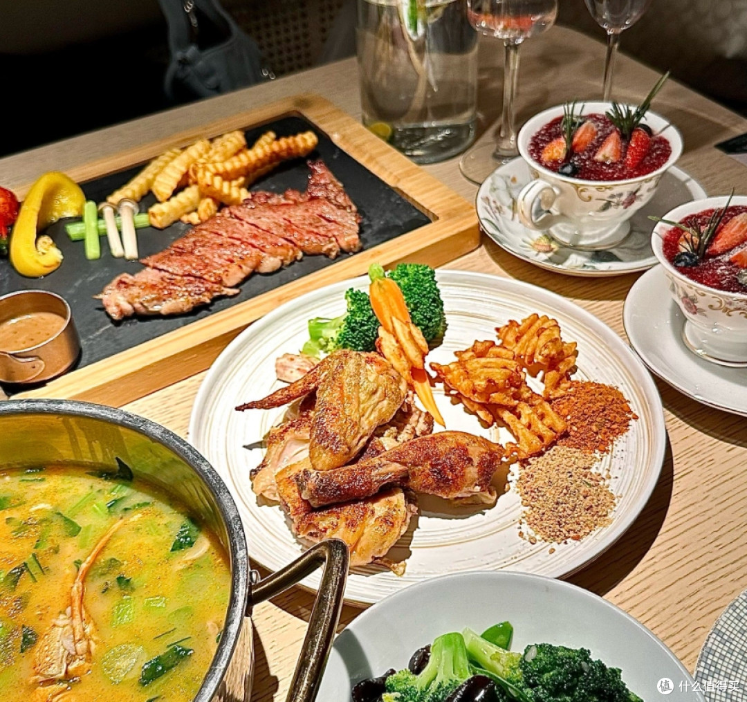 约会第一次见面,哪个平台的双人餐比较划算_半价美食券是答案