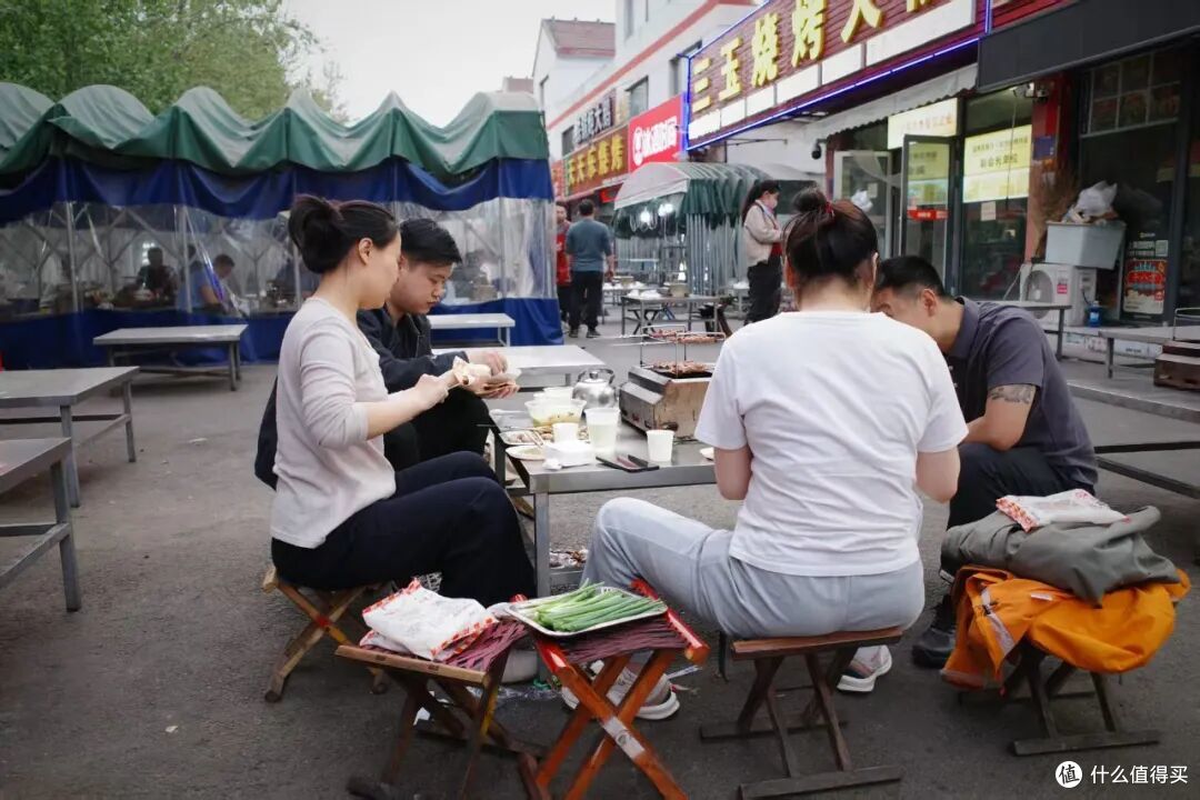 潮水退了才知道谁在裸泳,流量散了才知道哪座城是真好吃