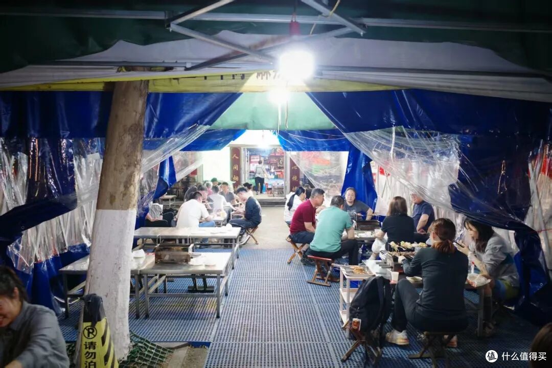 潮水退了才知道谁在裸泳,流量散了才知道哪座城是真好吃