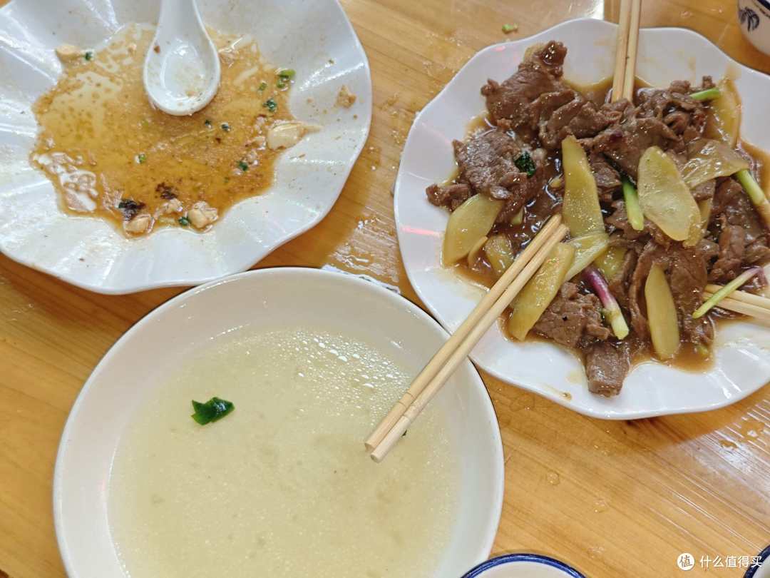 暮色轻笼新风江，河源寻味醉意楼