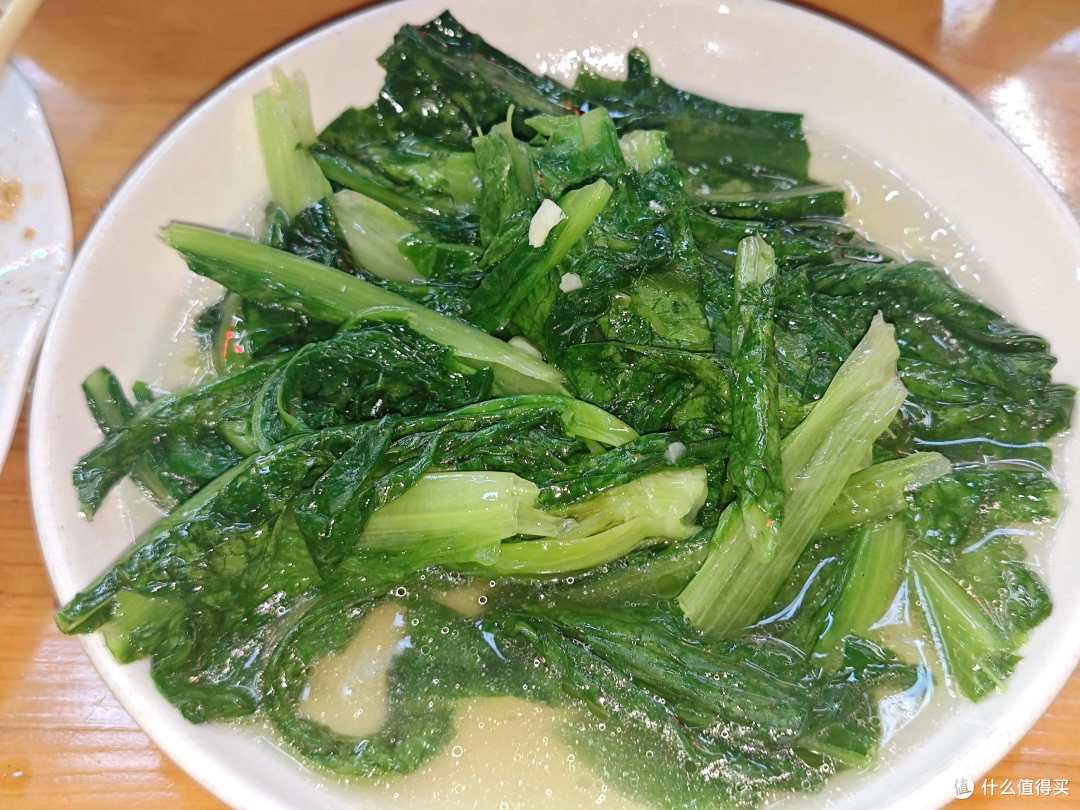 暮色轻笼新风江，河源寻味醉意楼