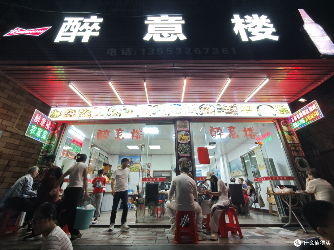 暮色轻笼新风江，河源寻味醉意楼