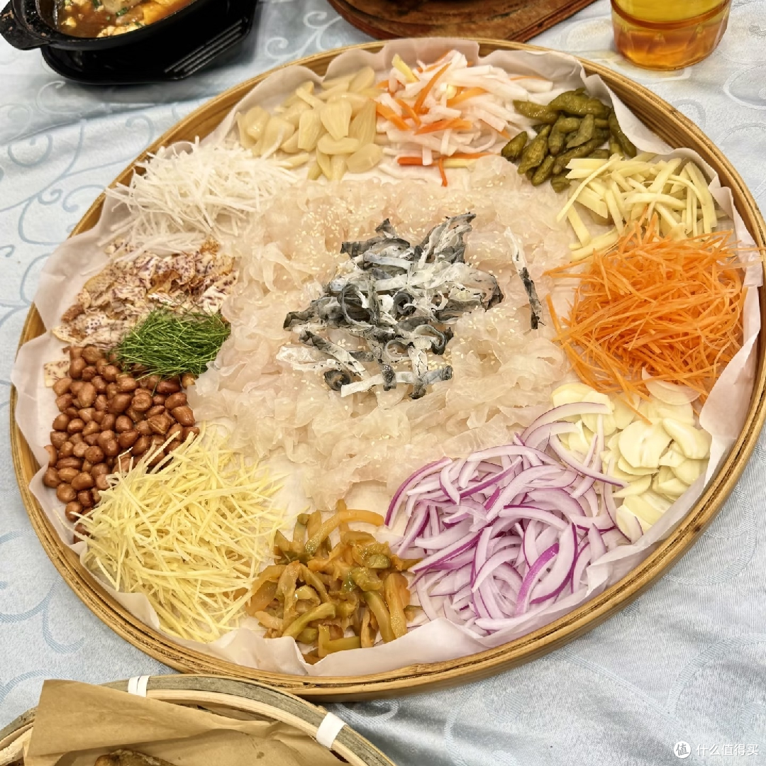 捞鱼生:风生水起的美食仪式