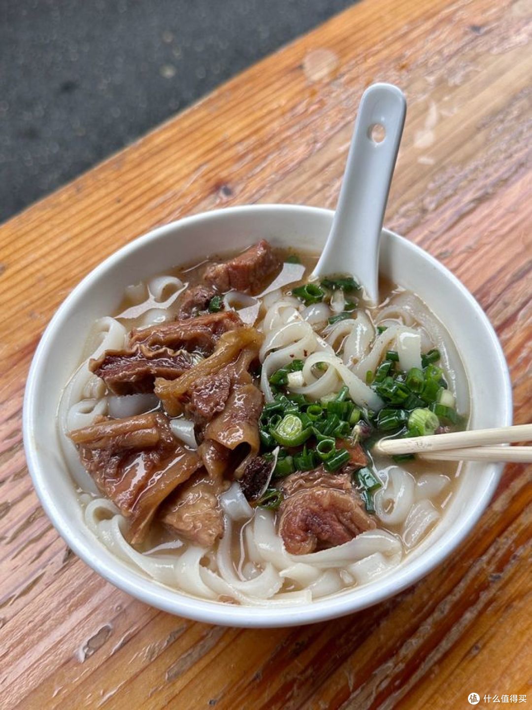 广州西华路40年传奇:珍珍小食店,一碗牛腩河粉的烟火坚守