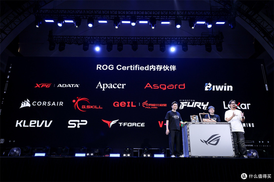 5999元！ROG20周年王炸，幻刃内存发布，全家桶终于圆满