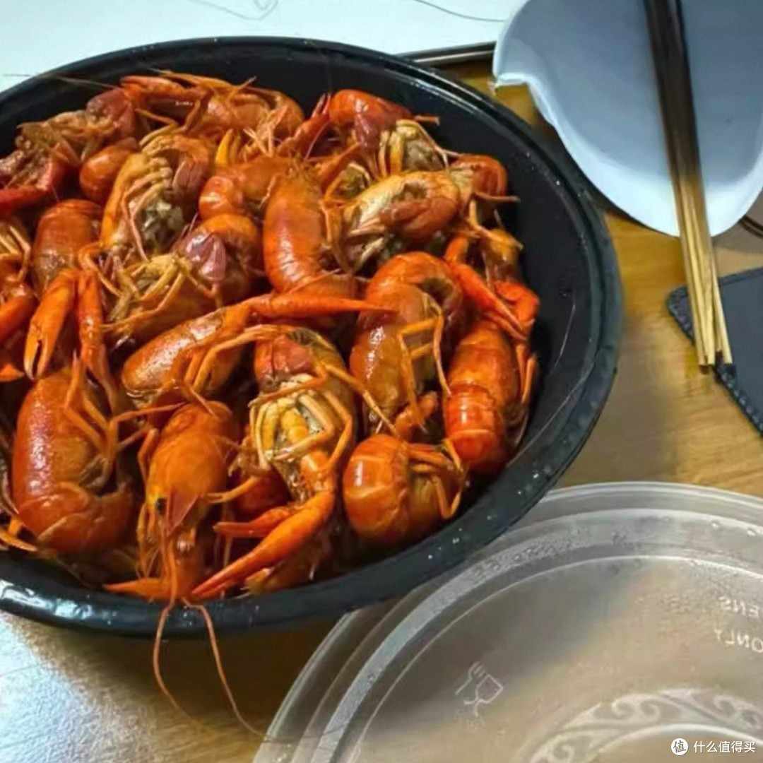老巷里的炭火匠人：藏在烟火里的二十年烤串江湖
