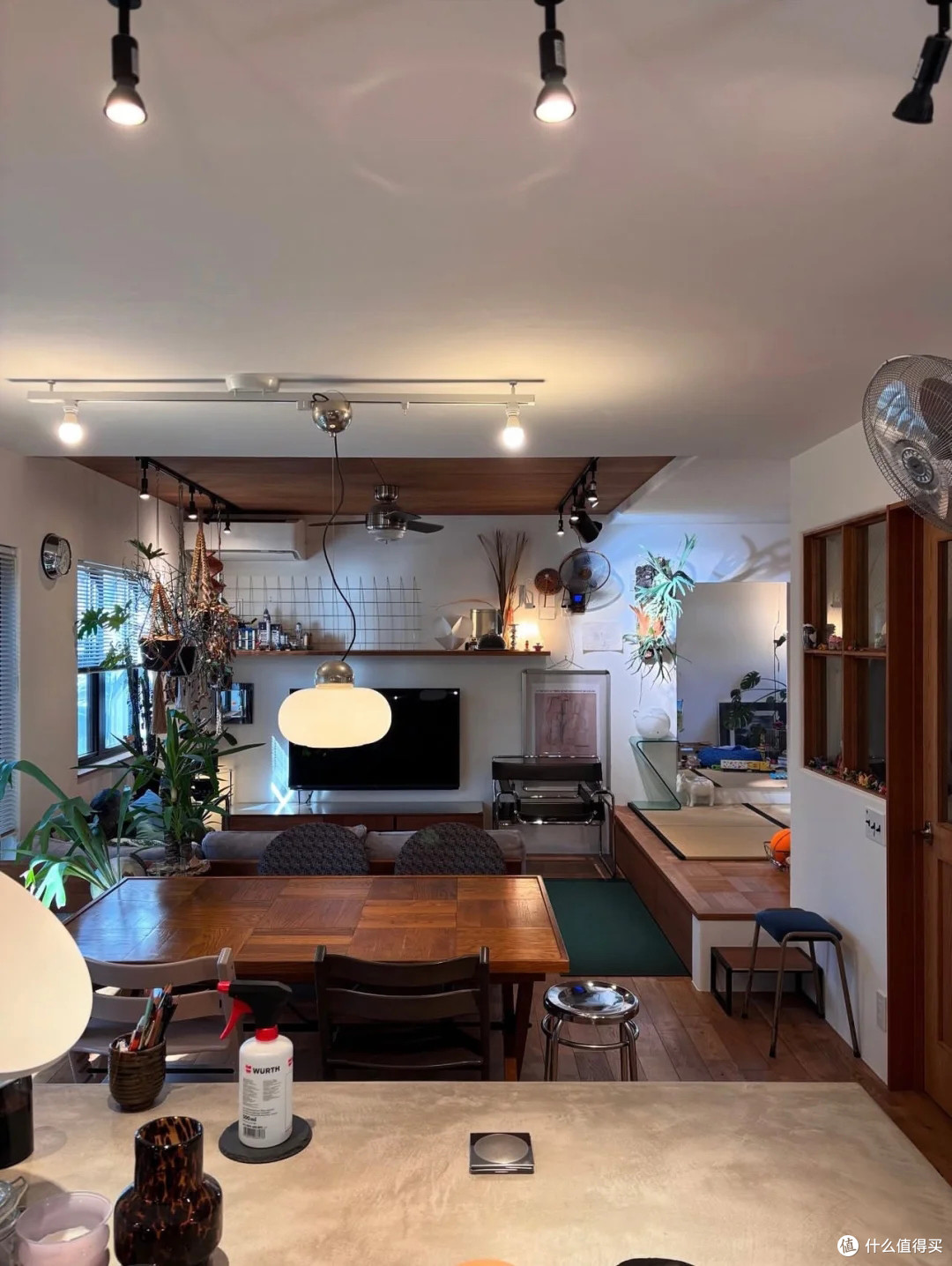 发现一90后建筑师家,坚持不隔墙不买床,实用性反而超强又美观!