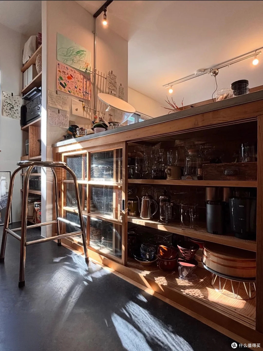 发现一90后建筑师家,坚持不隔墙不买床,实用性反而超强又美观!
