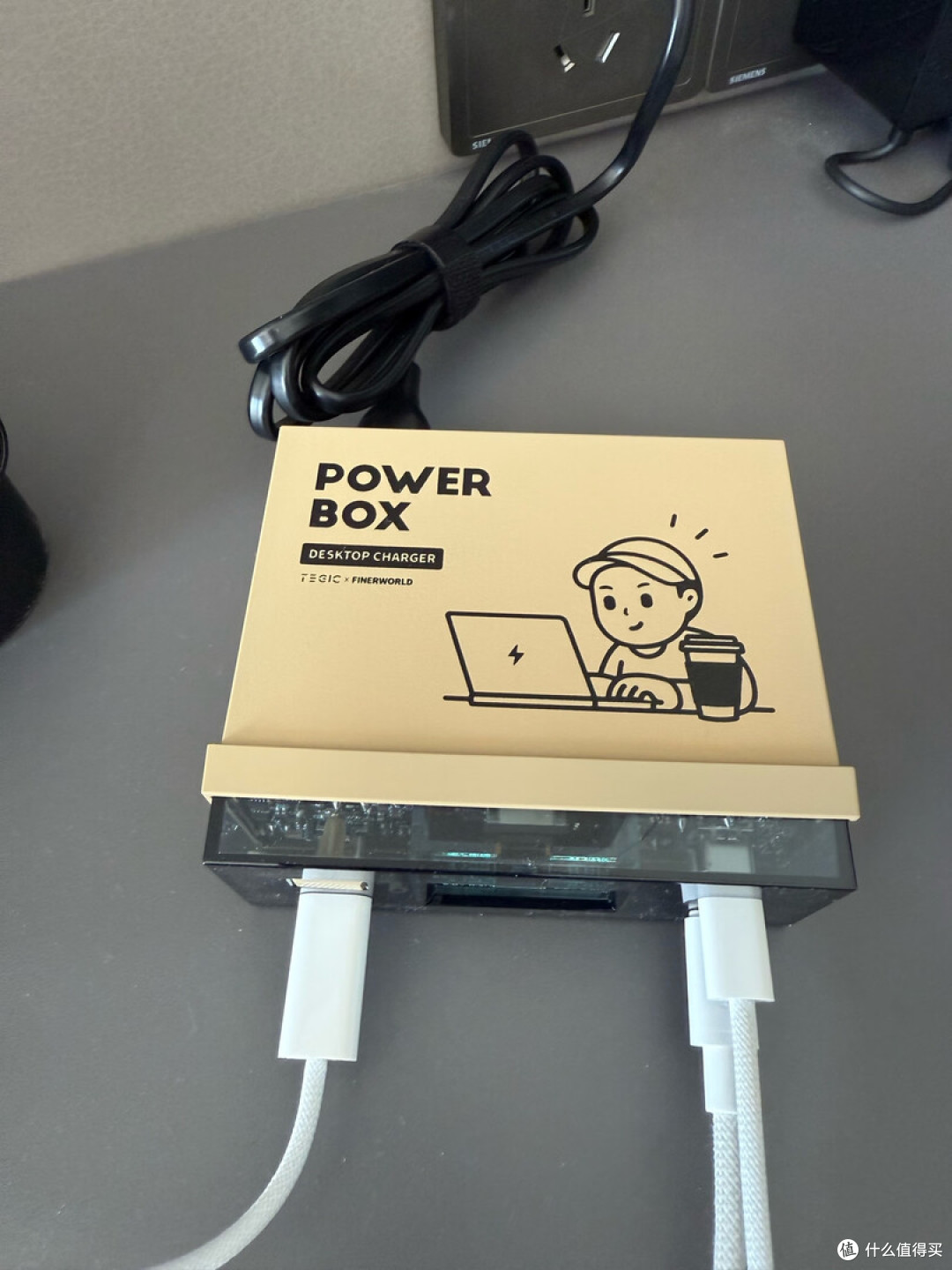 TEGIC×FINERWORLD桌面充电站65W