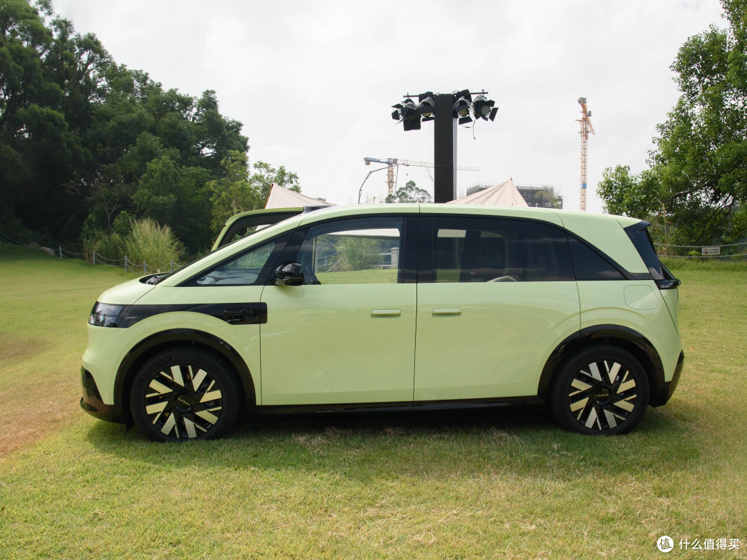 极氪Mix：一辆公认的好车，定价近30万，月销仅个位，输在了哪？