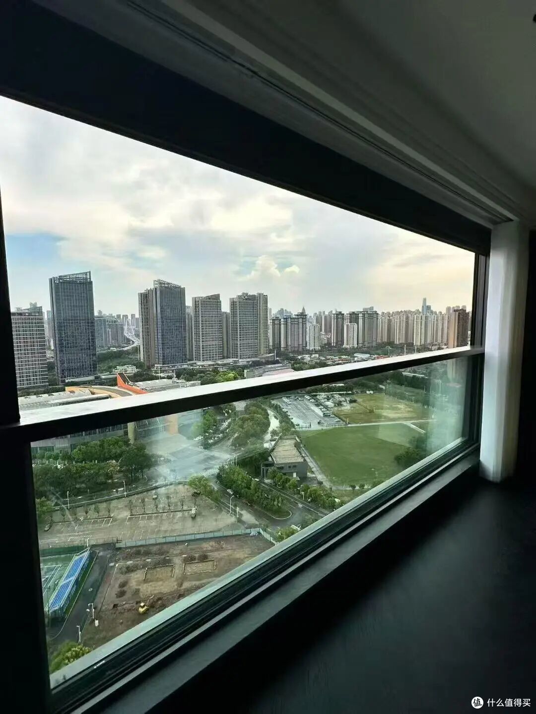 不听劝,要做开放式阳台,入住两年,说句真心话:不封阳台太爽了