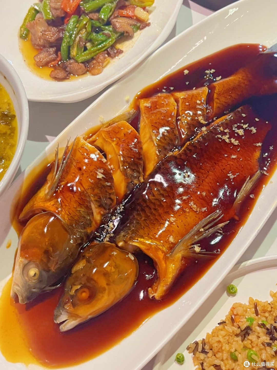 杭州美食之旅:西湖醋鱼与东坡肉