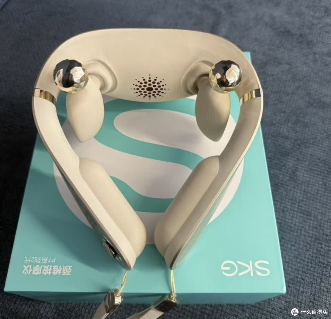 SKG颈椎按摩仪P7:颈椎SPA神器,用「温柔电流」诉说深情关怀!
