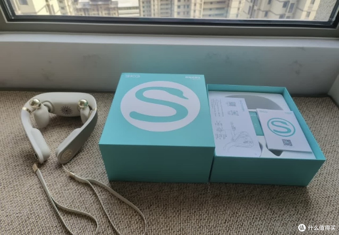 SKG颈椎按摩仪P7:颈椎SPA神器,用「温柔电流」诉说深情关怀!