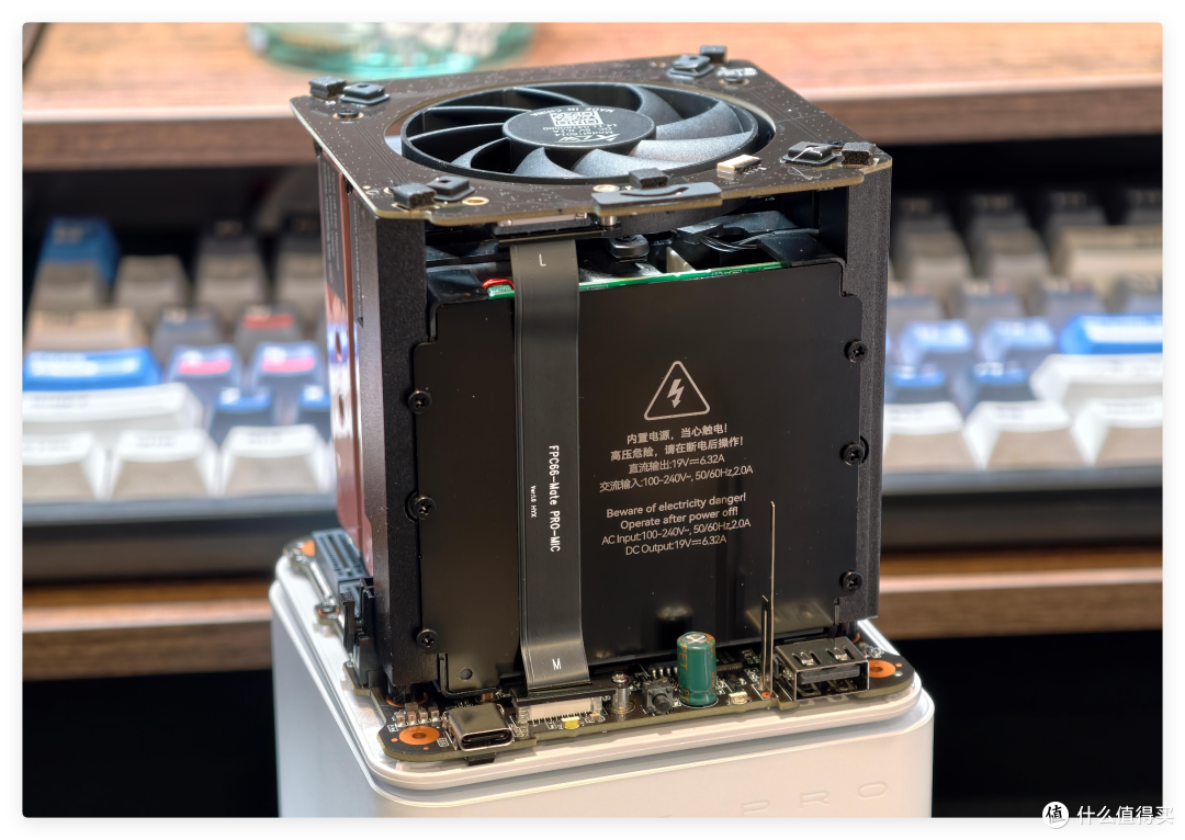 80Gbps 双UBS4 扩展坞，供电/存储/网口/音响 — 零刻 Mate Pro