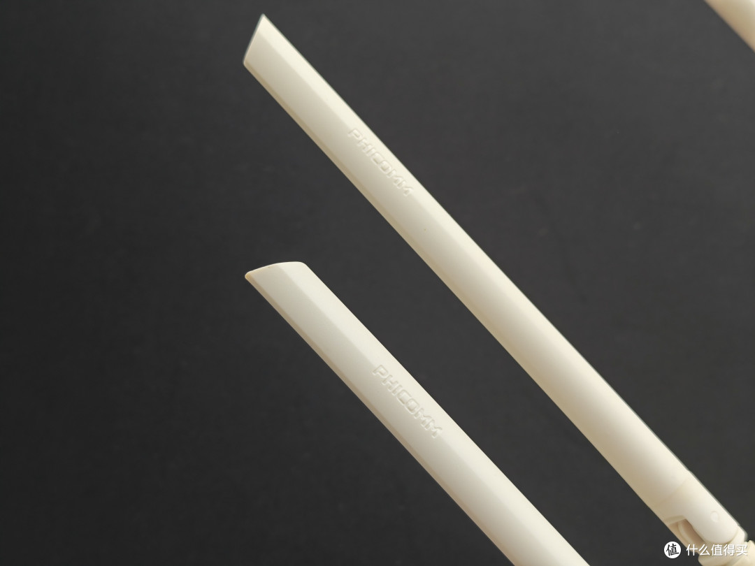 男默女泪的斐讯路由器，我偶尔会拿出来看看，通上电把玩把玩。