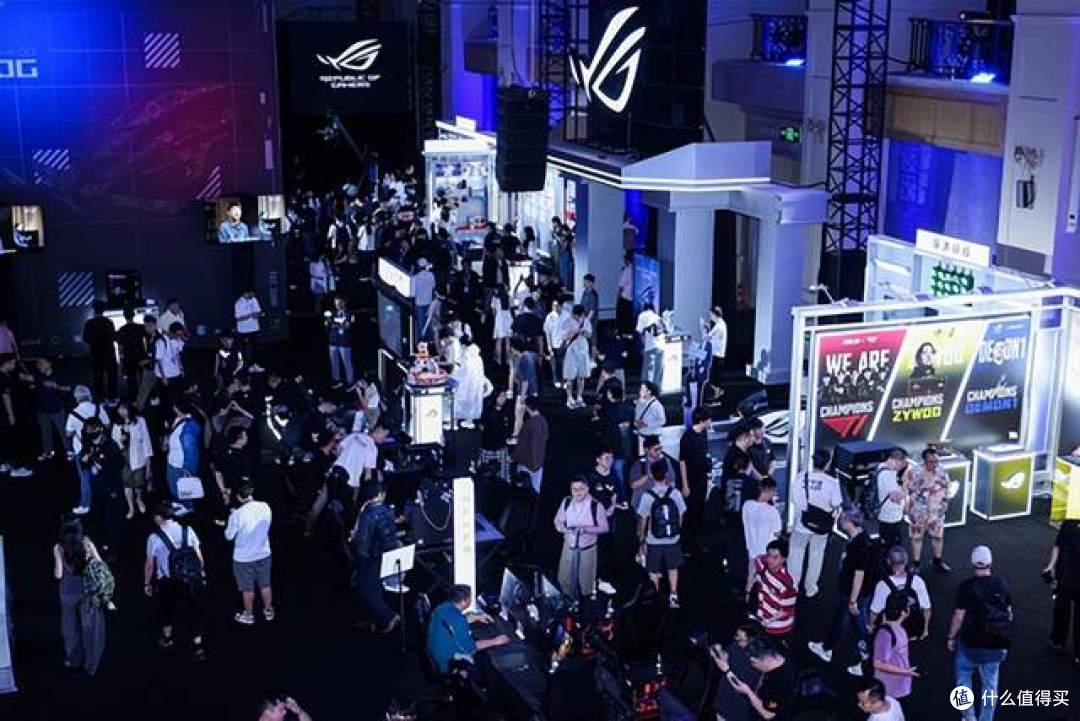 ROG复刻主板及首款ROG内存惊艳ROG DAY 2026
