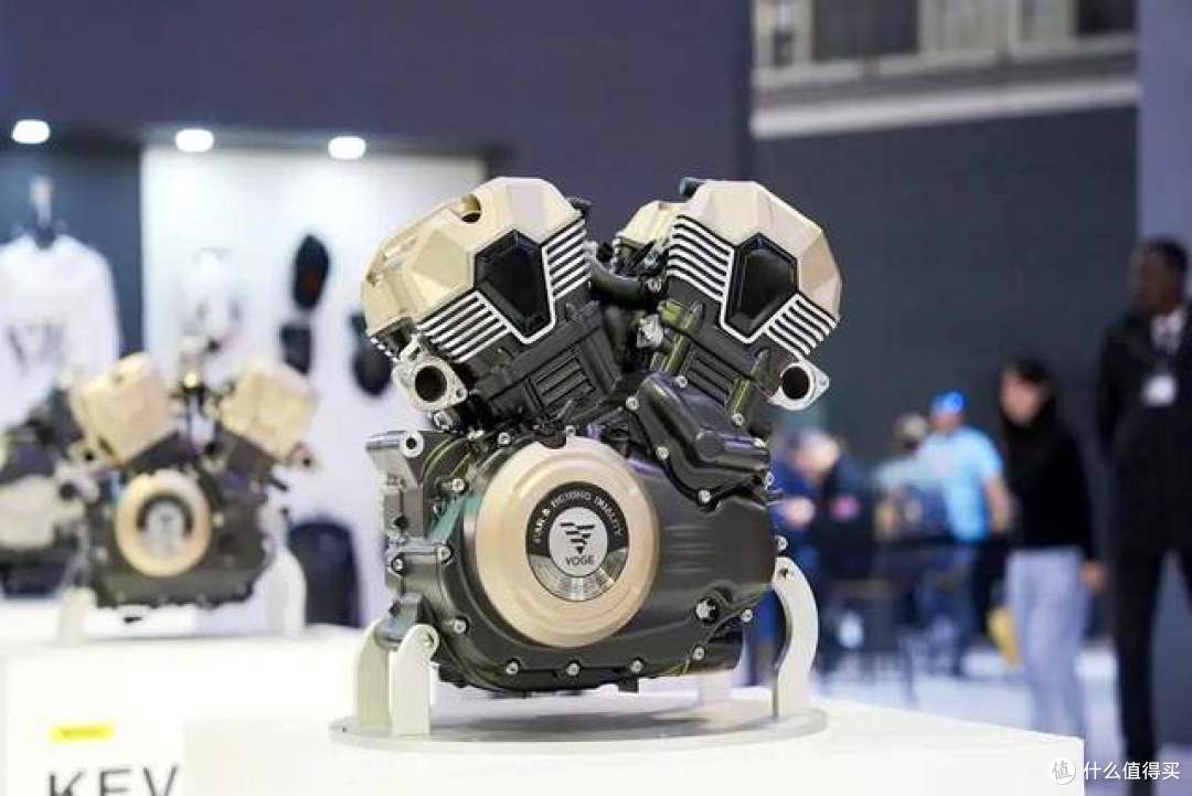 自研三缸引擎破局!张雪机车五冠加冕,改写全球摩托格局