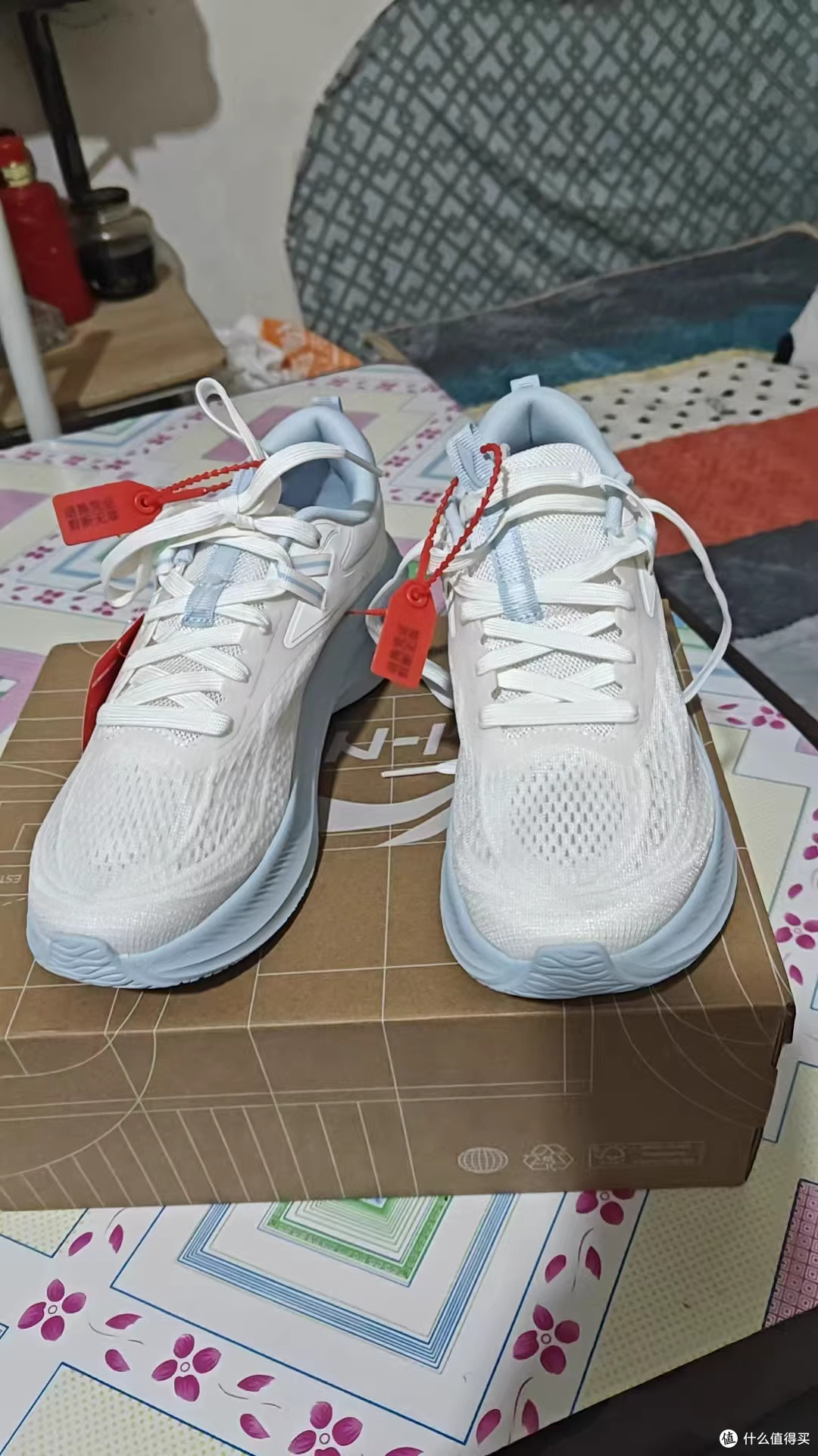 透气软弹运动鞋，舒适不闷汗