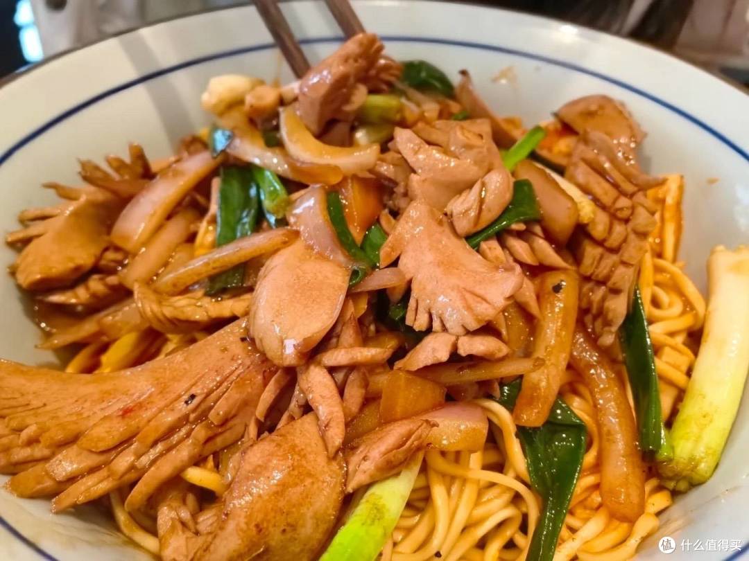 藏不住了！杭州 8 家出名好吃的小店美食，一口沦陷老底子烟火味