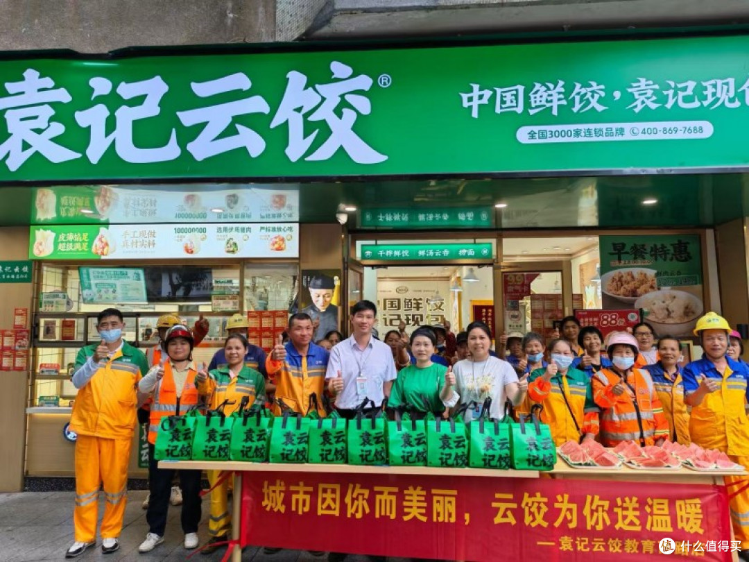 “长者饭堂”到“爱心墙”,袁记云饺三水店主卢灿辉善行点亮社区